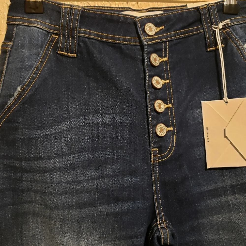 KanCan Jeans Button Fly Size 26 (5) flare‎ Distressed Stretchy